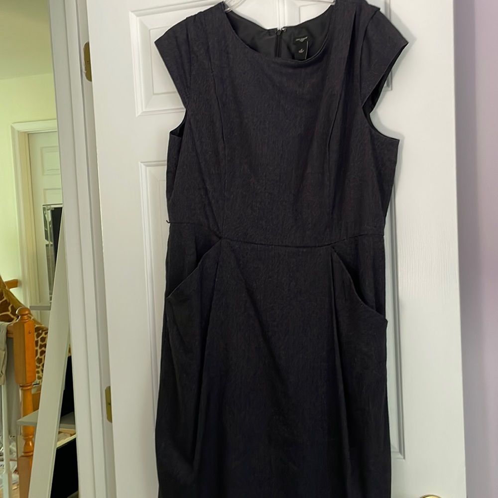 Ann Taylor charcoal dress with beautiful structure and pockets! size 18